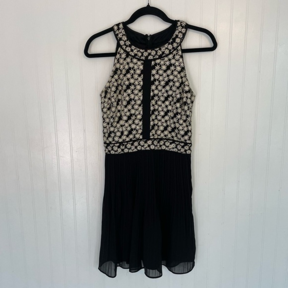 R+J Romeo & Juliet Couture Women’s Black & Gold Accents Dress - Medium